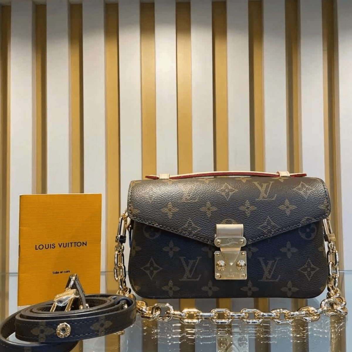 Louis Vuitton – Pochette Métis East West Bag