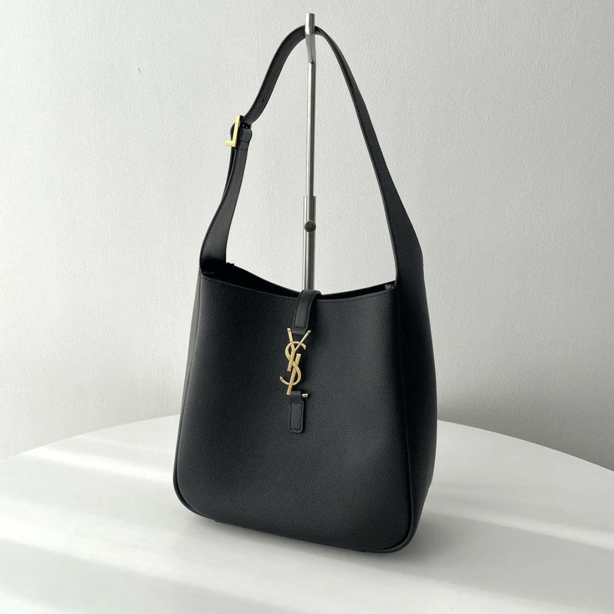 Yves Saint Laurent Le 5 à 7 Bea – Bag in Finest Grained Leather