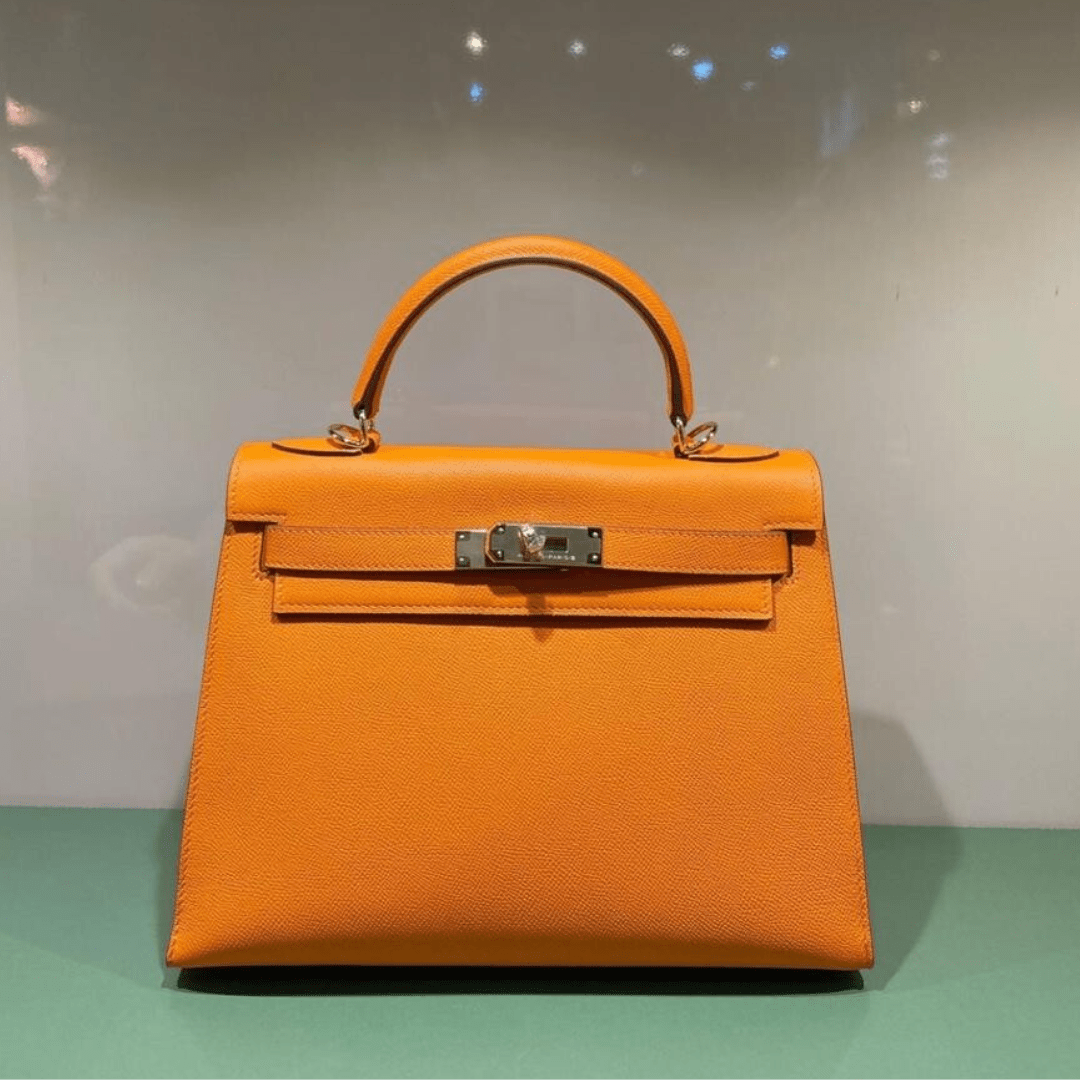 Hermès Kelly 25 Bag with Gold Hardware in Orange