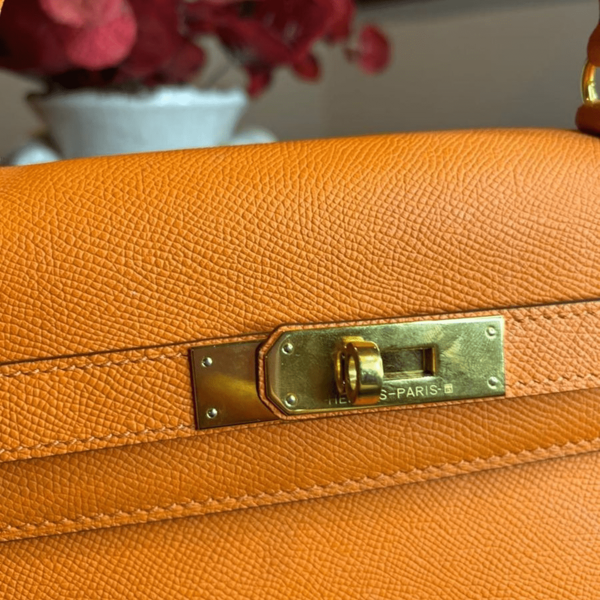 Hermès Kelly 25 Bag with Gold Hardware in Orange