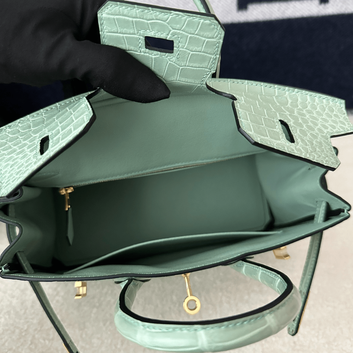 Hermès Set – Kelly 28 Vert d’Eau Alligator Limited Edition & Oran Sandals Green