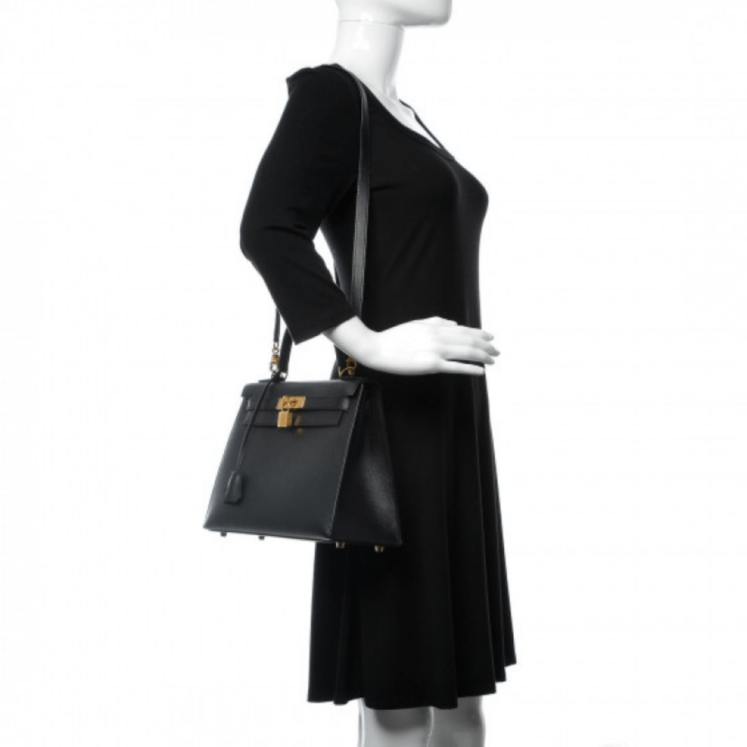 Hermès Kelly 25 Bag with Gold Hardware in Black