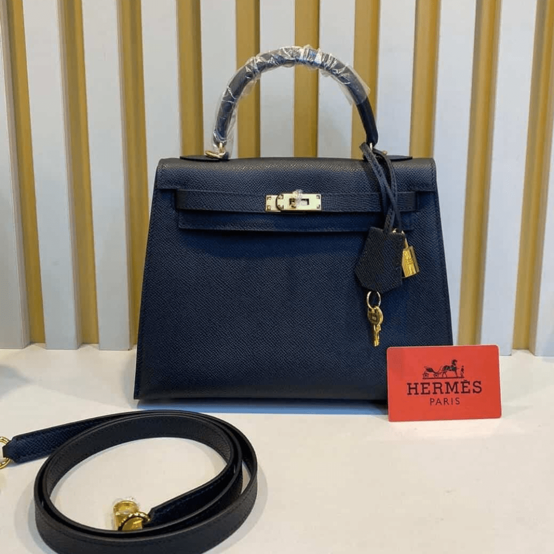 Hermès Kelly 28 Bag with Gold Hardware in Black