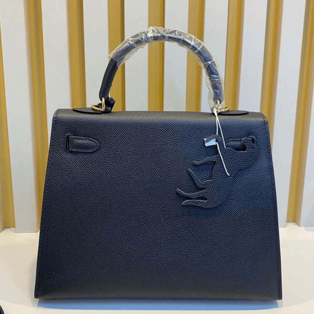 Hermès Kelly 28 Bag with Gold Hardware in Black