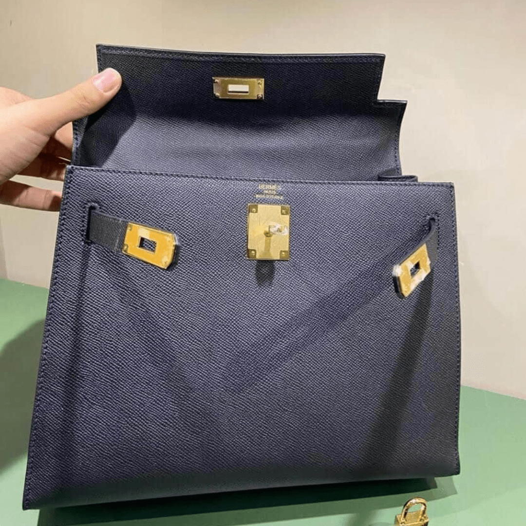 Hermès Kelly 25 Bag with Gold Hardware in Black